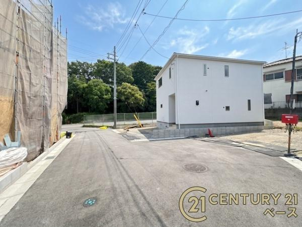 クレイドルガーデン箕山町 ２号棟 ／新築一戸建の前面道路含む現地写真|■現地撮影写真■ 前面道路は５ｍ以上と広くゆったりしています！