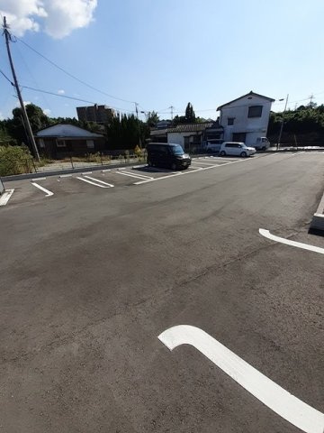 ファーネスト・クヌギの駐車場