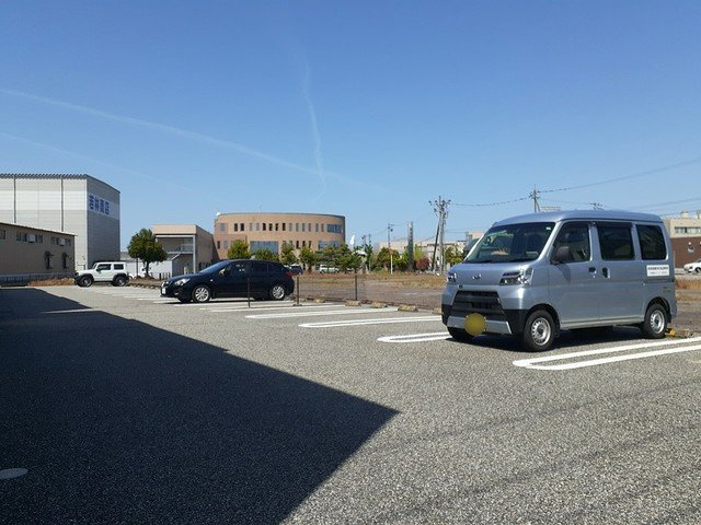 フルールⅤの駐車場