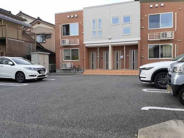 アルメリア２の駐車場