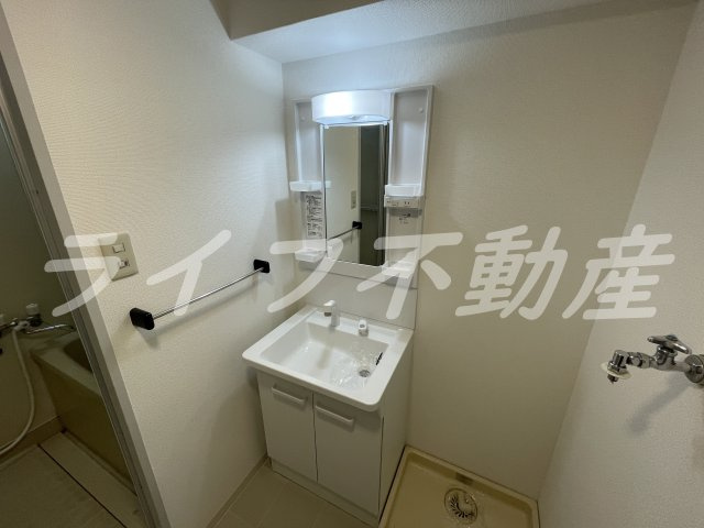 エトワールハイム川本の独立洗面台|独立洗面台、小物を置くことができて便利です
