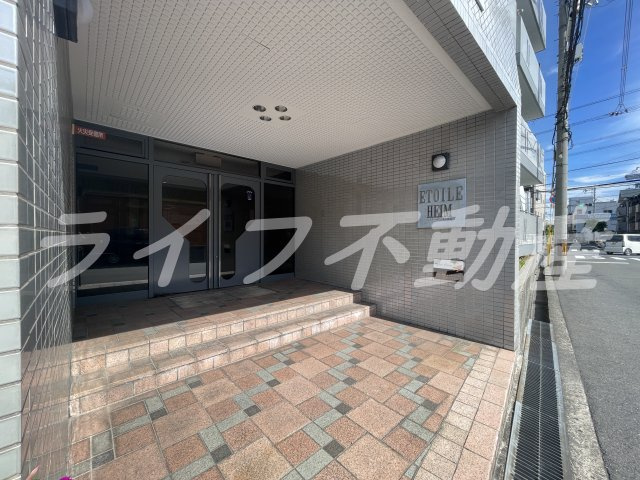 エトワールハイム川本のエントランス|建物の内部です