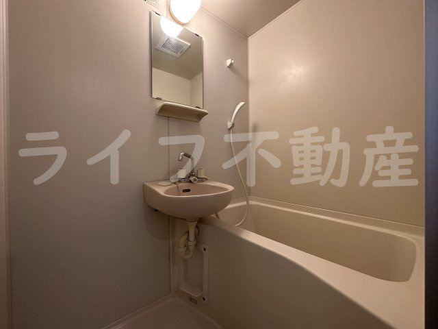 ランドハウスの浴室|日々の疲れを癒すお風呂付です