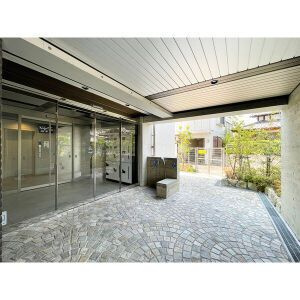 アールズプレイス福岡香椎駅前のエントランス