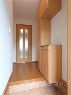 広島市安佐北区亀山４丁目のアパートの玄関|シューズボックス
