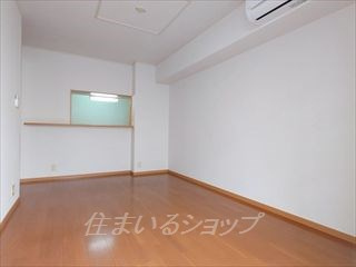 広島市安佐北区亀山４丁目のアパートの居間・リビング