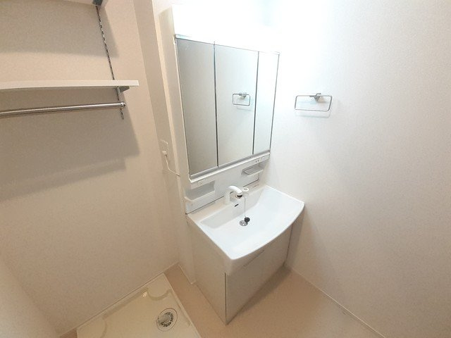 ラッポルティⅡの洗面所|明るい洗面所です
