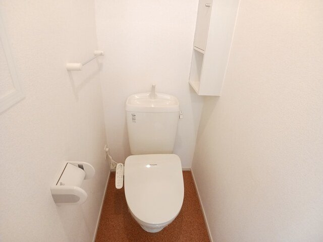 ブラマソーレＢのトイレ|落ち着いた色調のトイレです