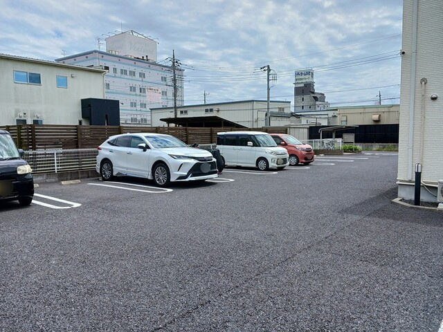 プリエ・エトワールＢの駐車場