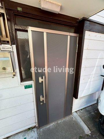 新座二丁目戸建のエントランス