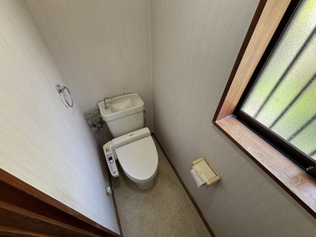 小牧市東２丁目　中古戸建のトイレ|1Fトイレです