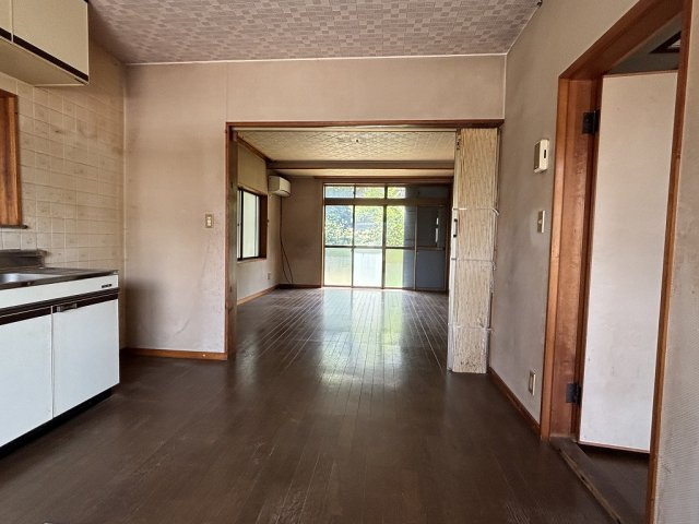 小牧市東２丁目　中古戸建の居間・リビング|開放的なLDK！