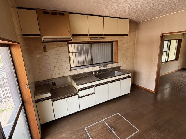 小牧市東２丁目　中古戸建のキッチン|広々としたキッチンスペース！