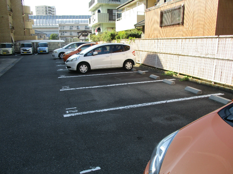 ラヴィアンの駐車場