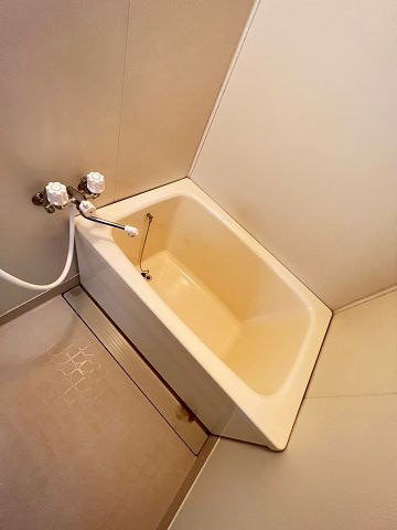 アイビースクエア南塚口の浴室|日々の疲れを癒すお風呂付です