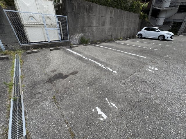 ルナガーデンの駐車場