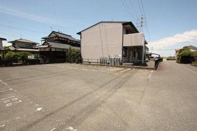 【駐車場】 | メゾンソレイユ | 駐車場完備です