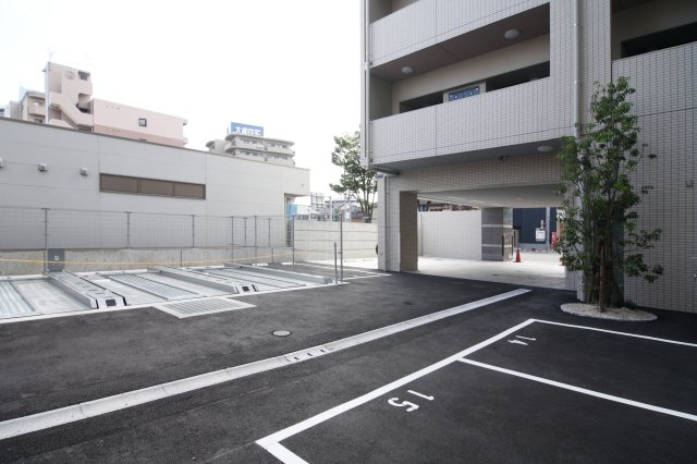 サヴォイザ・ブルネット　6階の駐車場
