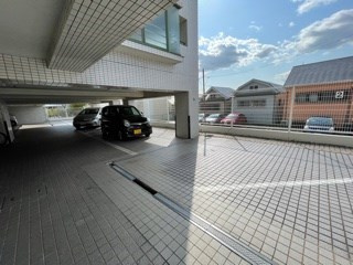 神戸市東灘区魚崎西町４丁目の賃貸マンションの駐車場