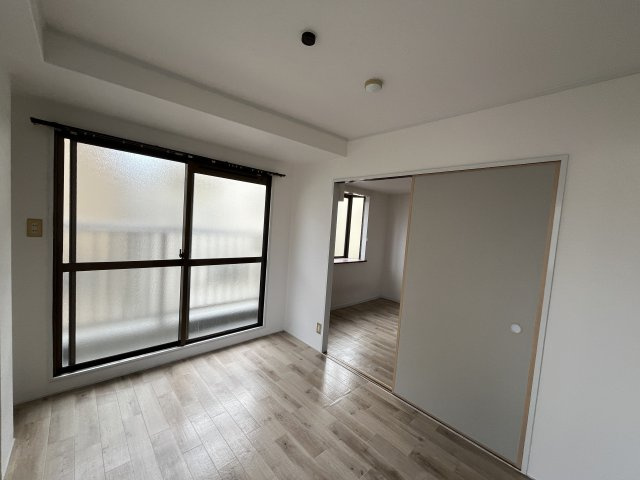 ペントハウス11の洋室|イメージとして同建物他部屋を表示しています