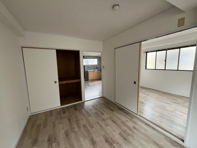 ペントハウス11の洋室|イメージとして同建物他部屋を表示しています