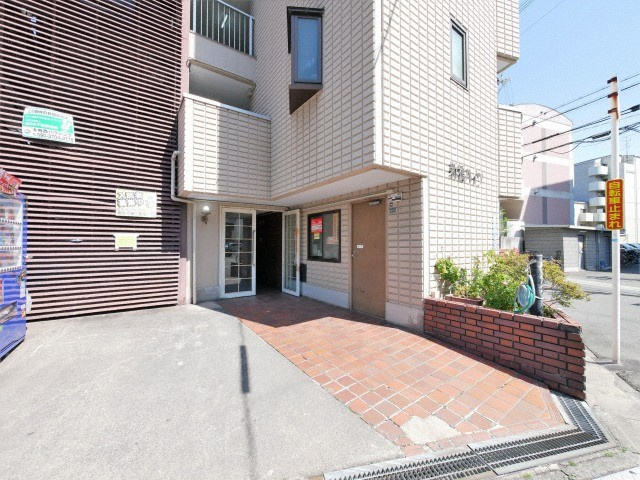 新橋ハイツのエントランス