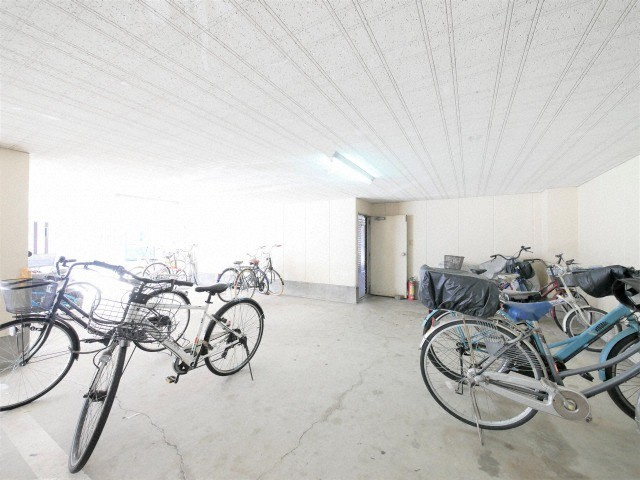 新橋ハイツの駐車場|イメージとして同建物他部屋を表示しています