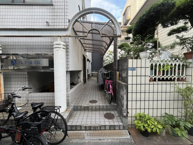 プレアール萱島のエントランス