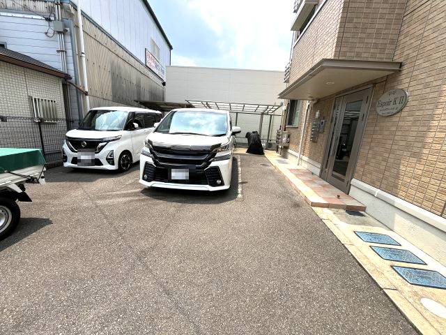 エスポワール　KⅡの駐車場