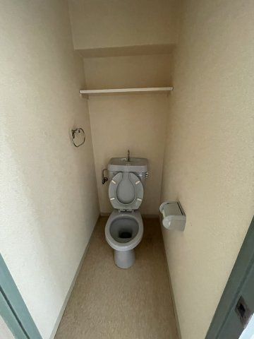 アーベントロートのトイレ|(参考)同マンション同間取り他部屋の写真