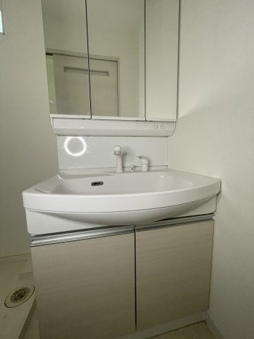 セレニティ八雲北町2丁目A棟の洗面所|イメージとして同マンション他部屋を表示しています