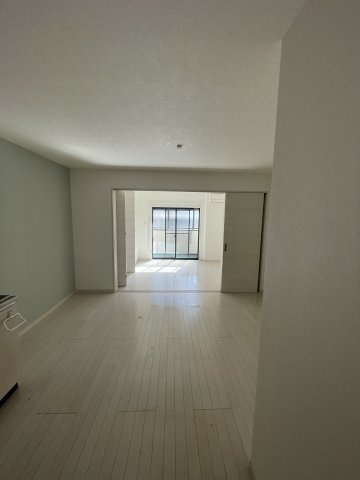 セレニティ八雲北町2丁目A棟の居間・リビング|イメージとして同マンション他部屋を表示しています
