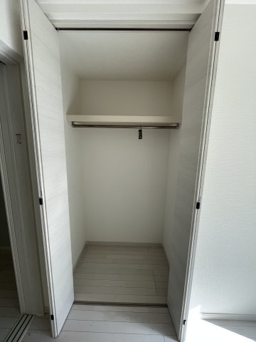 セレニティ八雲北町2丁目A棟の収納|イメージとして同マンション他部屋を表示しています