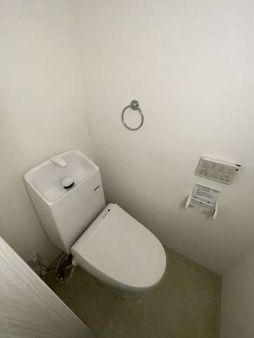 セレニティ八雲北町2丁目A棟のトイレ|イメージとして同マンション他部屋を表示しています