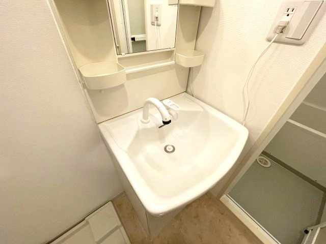 SWISS梅田東の独立洗面台|イメージとして同建物他部屋を表示しています