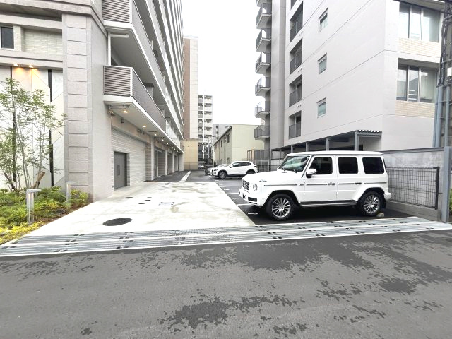 スプランディッド江坂Ⅲ の駐車場