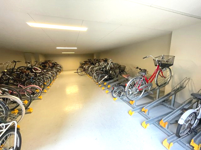 スプランディッド淀屋橋DUEの駐車場