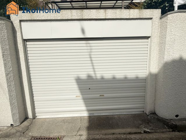 明石市魚住町金ケ崎　中古戸建の駐車場|●年中無休：当日予約可●お車1台駐車可能なスペースがございます。車庫付きですのでお車も安心です！