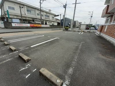 【駐車場】 | ひまわりハウス武井弐番館 | 駐車場に車を止められます