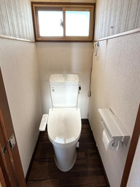 会津若松市 堤町（会津若松駅） 2階建 ５Ｋのトイレ