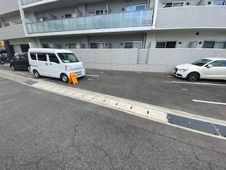 神戸市東灘区御影塚町３丁目の賃貸マンションの駐車場