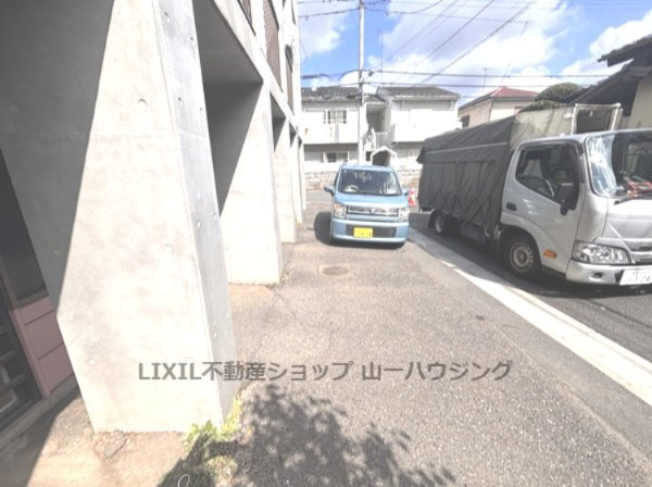 大塚ビル（植竹町１）の駐車場|敷地内駐車場２台分
