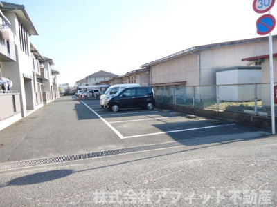 【駐車場】 | ローズタウン1番館