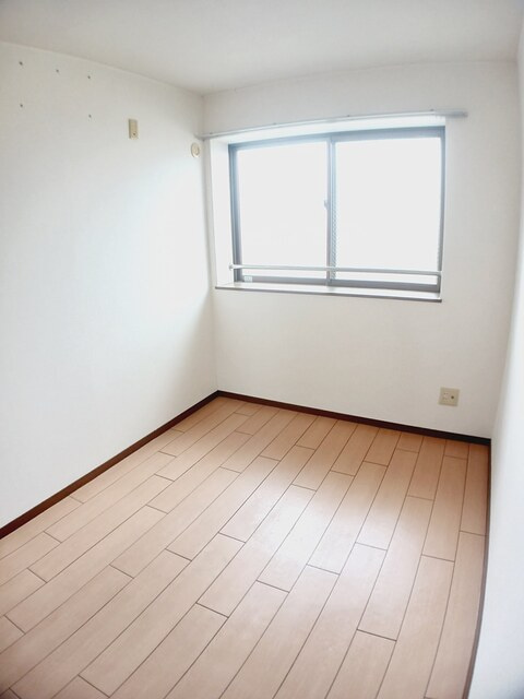 ミュゼ上町の洋室|明るい洋室です