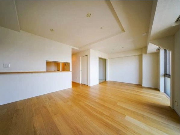 ★仲介手数料無料★グローリオタワー巣鴨（15階南西向き住戸・空室につき即入居可能）の居間・リビング