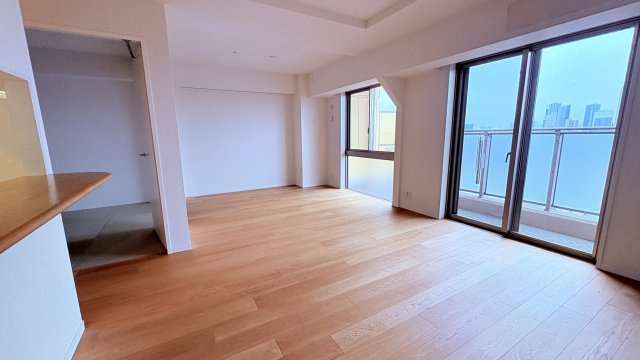 ★仲介手数料無料★グローリオタワー巣鴨（15階南西向き住戸・空室につき即入居可能）の居間・リビング