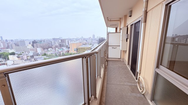 ★仲介手数料無料★グローリオタワー巣鴨（15階南西向き住戸・空室につき即入居可能）のバルコニー