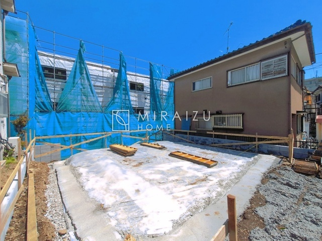 【外観】 | 青く澄み渡った綺麗な空と、陽の光をたっぷりと受ける、そんな新築住宅で新生活をスタートしてみませんか？見学・ご相談等、ミライズホーム(株)までお気軽にご連絡下さい。