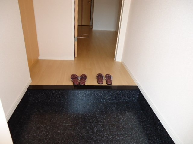 フルハウスBの玄関