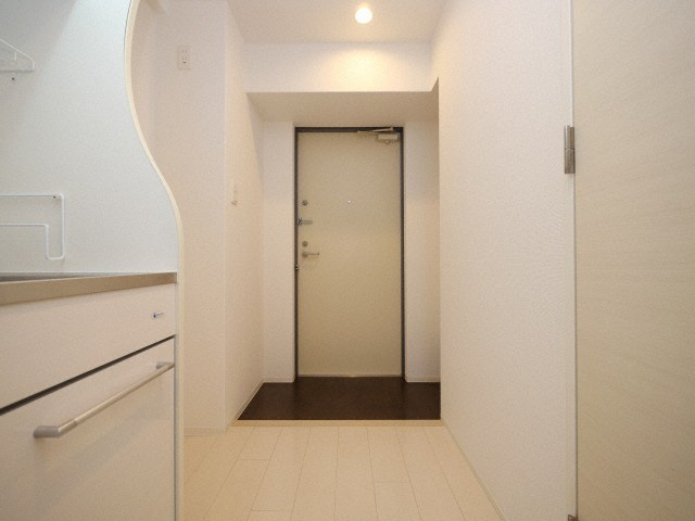 APRILE南森町の玄関